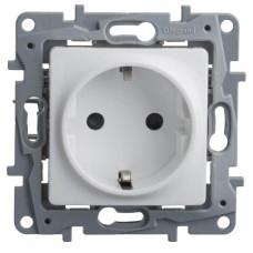 Розетка 2К+З Legrand Etika 16A 250V с/з винтовой зажим немецкий стандарт белая 672221