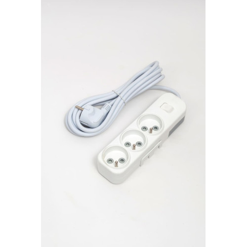 Удлинитель 3вх с защитными шторками с включателем UPS ELBI Myra 527-010203-315