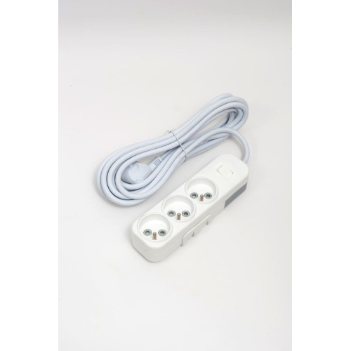 Удлинитель 3вх с защитными шторками с включателем UPS ELBI Myra 527-010205-325