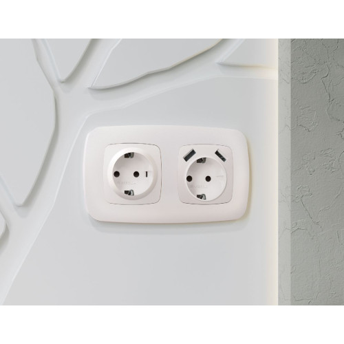 Лицевая панель для розетки с/з со шторками 2USB A+A Ambrella Volt Omega OP2090