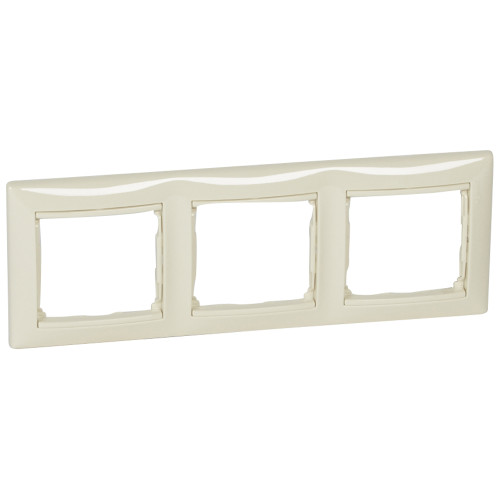 Рамка трехместная Legrand Valena Classic 695633